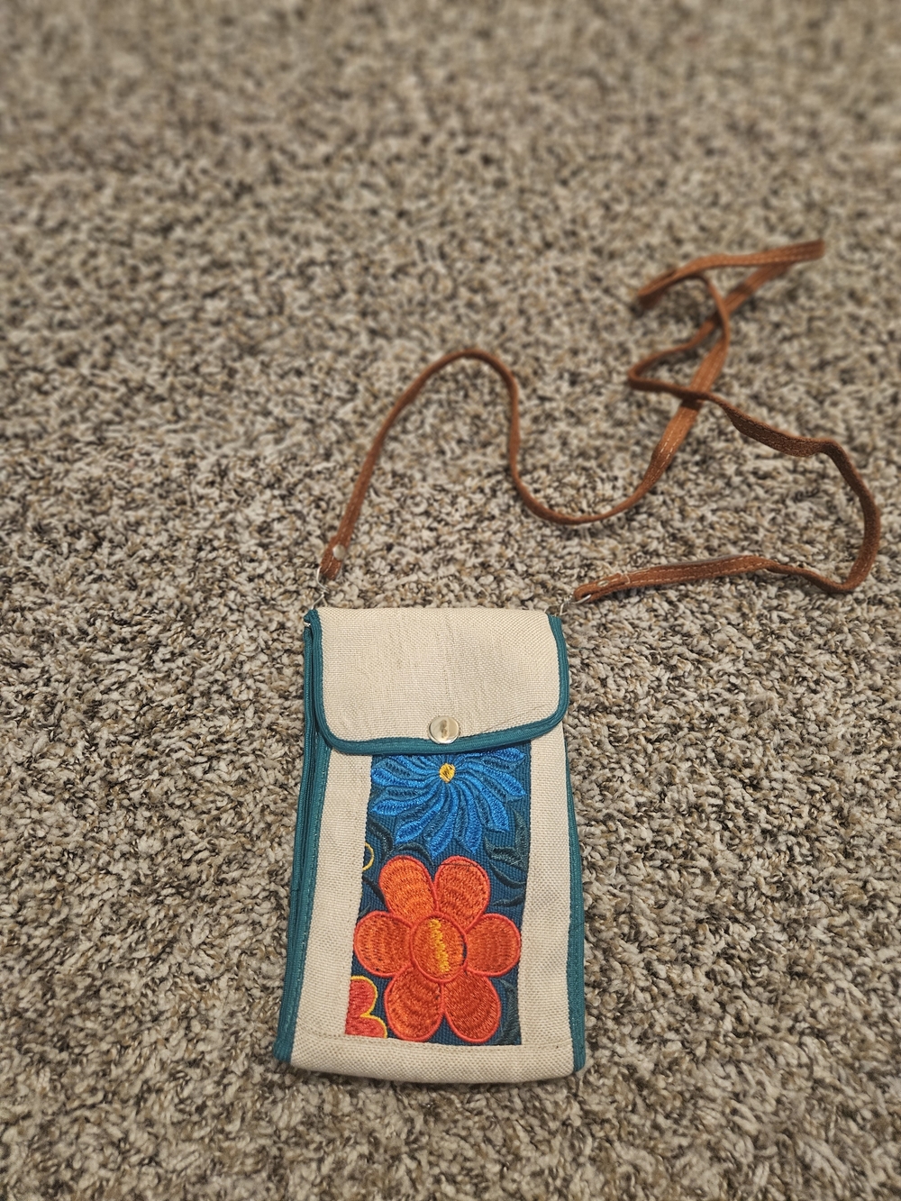 Embroidered Floral Crossbody Phone Pouch in Beige and Teal